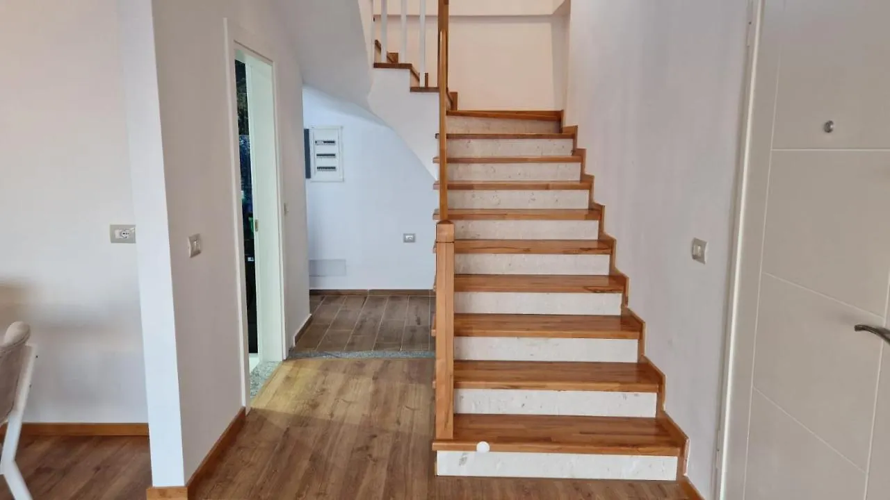 Pirro Luxury Apartment Sarande